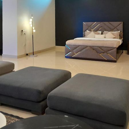 Stayvista At Wandering Vines Indoor Pool 4Bhk Luxury Villa In Delhi Sohna Zewnętrze zdjęcie