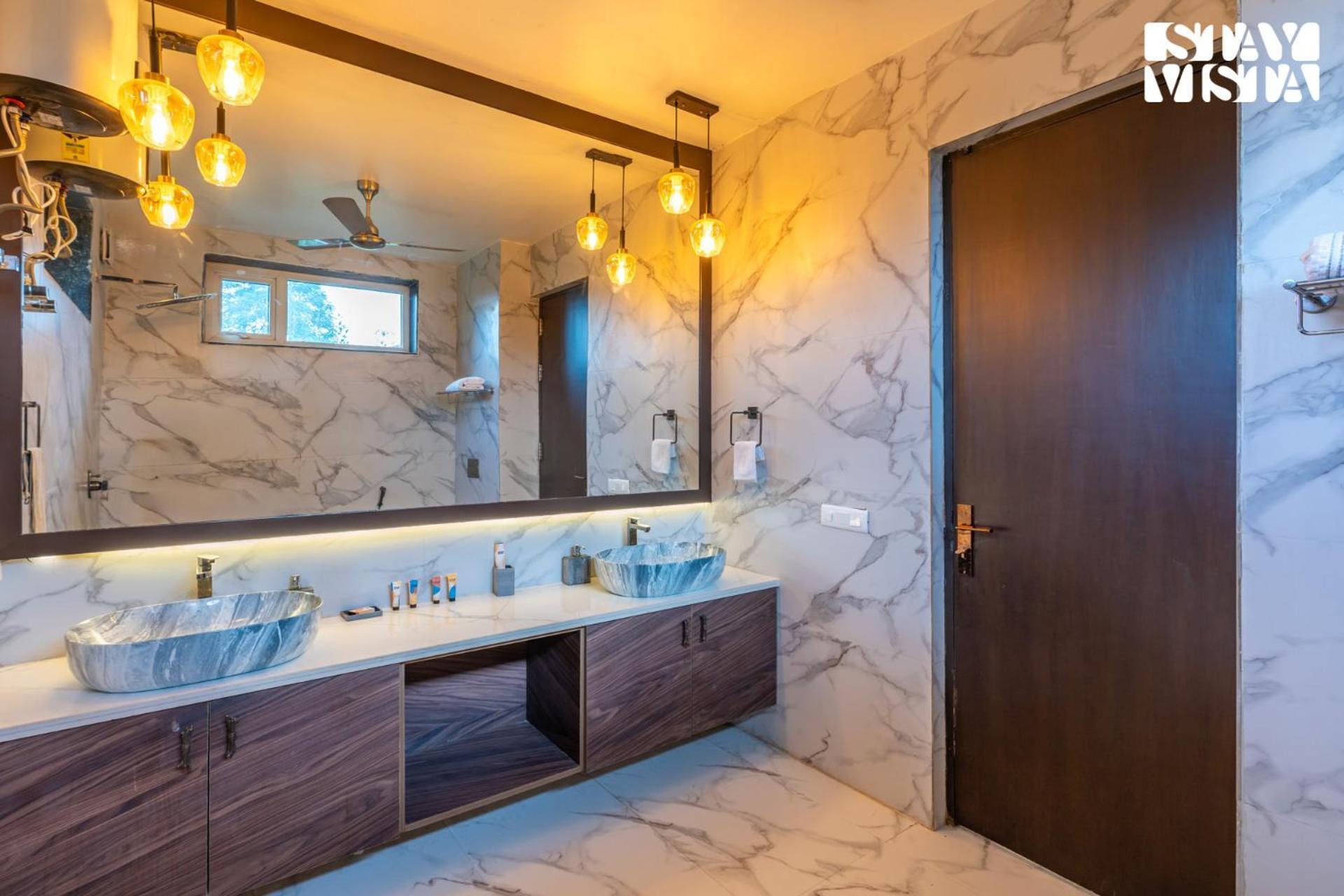 Stayvista At Wandering Vines Indoor Pool 4Bhk Luxury Villa In Delhi Sohna Zewnętrze zdjęcie