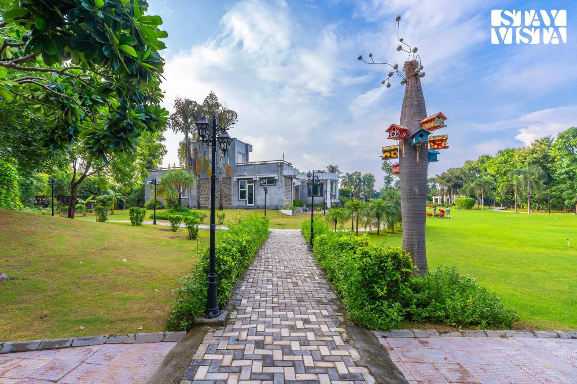 Stayvista At Wandering Vines Indoor Pool 4Bhk Luxury Villa In Delhi Sohna Zewnętrze zdjęcie