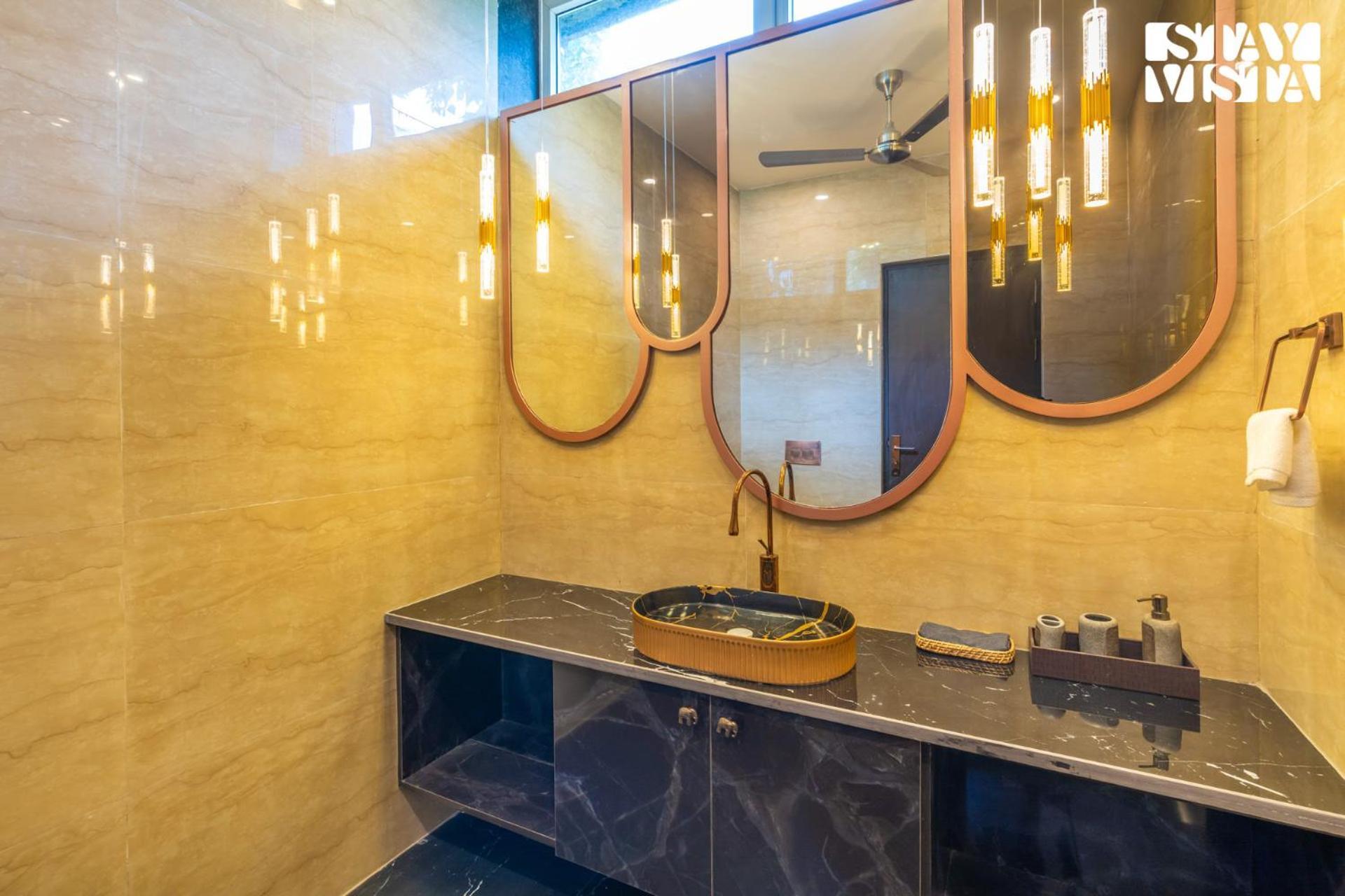 Stayvista At Wandering Vines Indoor Pool 4Bhk Luxury Villa In Delhi Sohna Zewnętrze zdjęcie