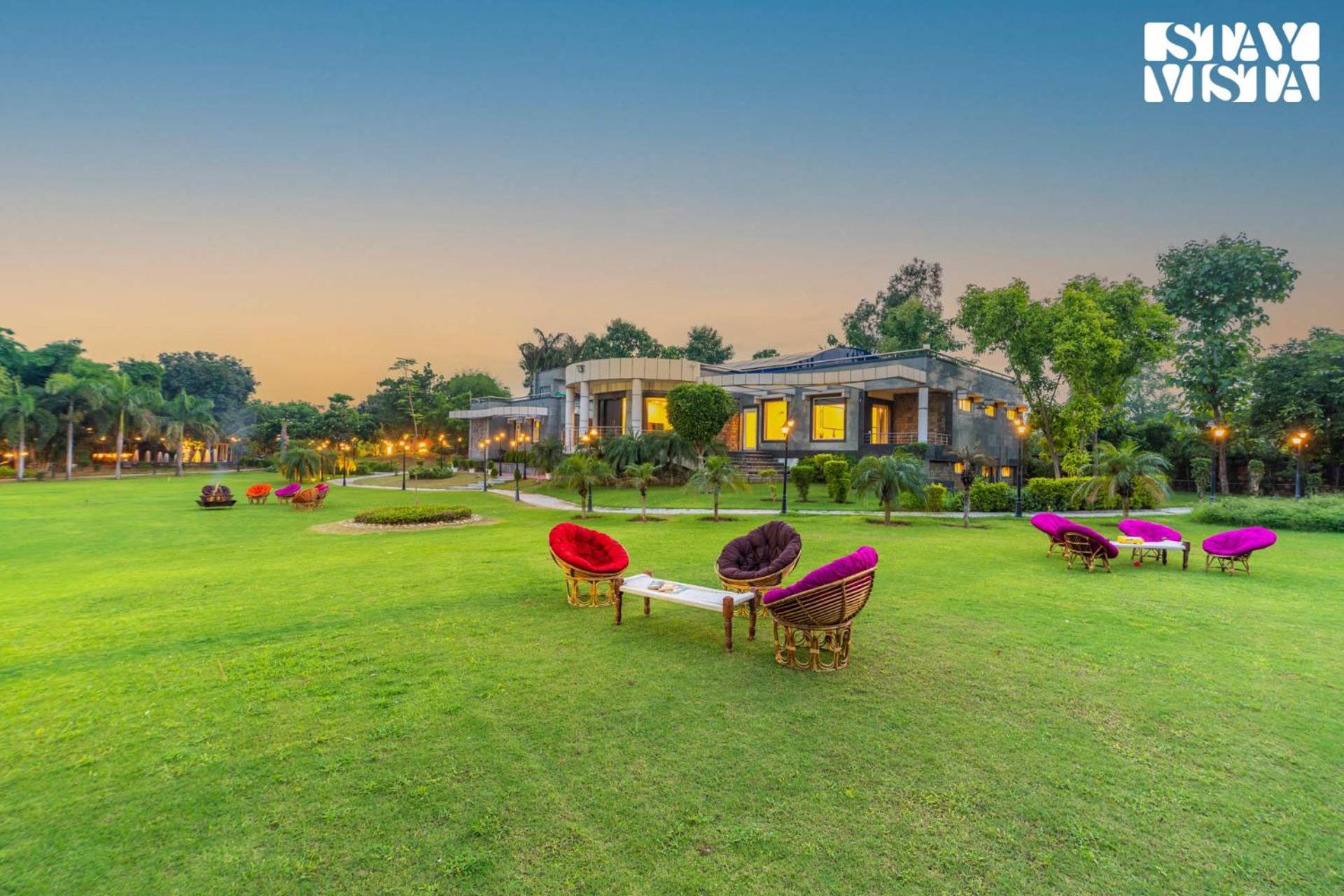 Stayvista At Wandering Vines Indoor Pool 4Bhk Luxury Villa In Delhi Sohna Zewnętrze zdjęcie