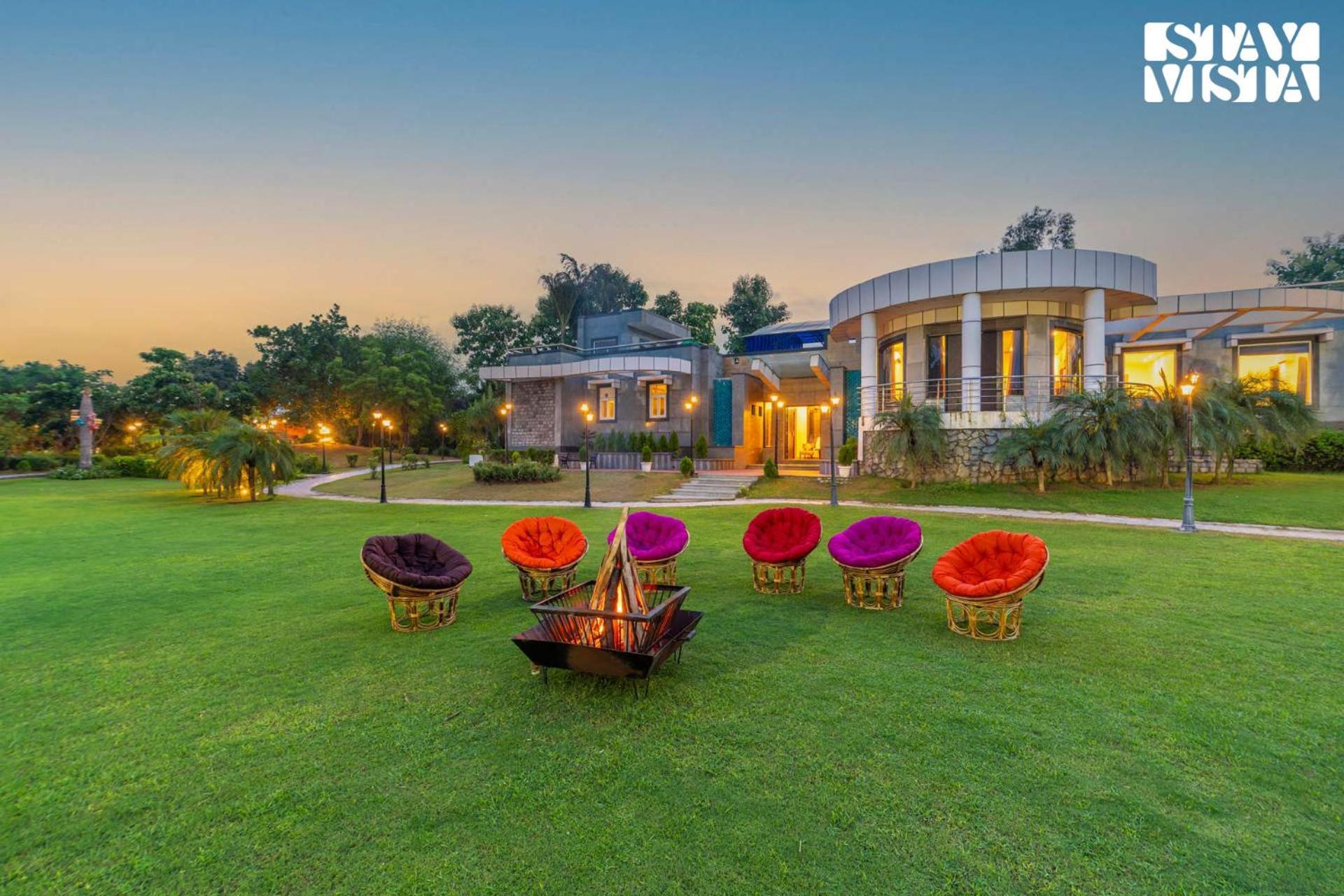 Stayvista At Wandering Vines Indoor Pool 4Bhk Luxury Villa In Delhi Sohna Zewnętrze zdjęcie