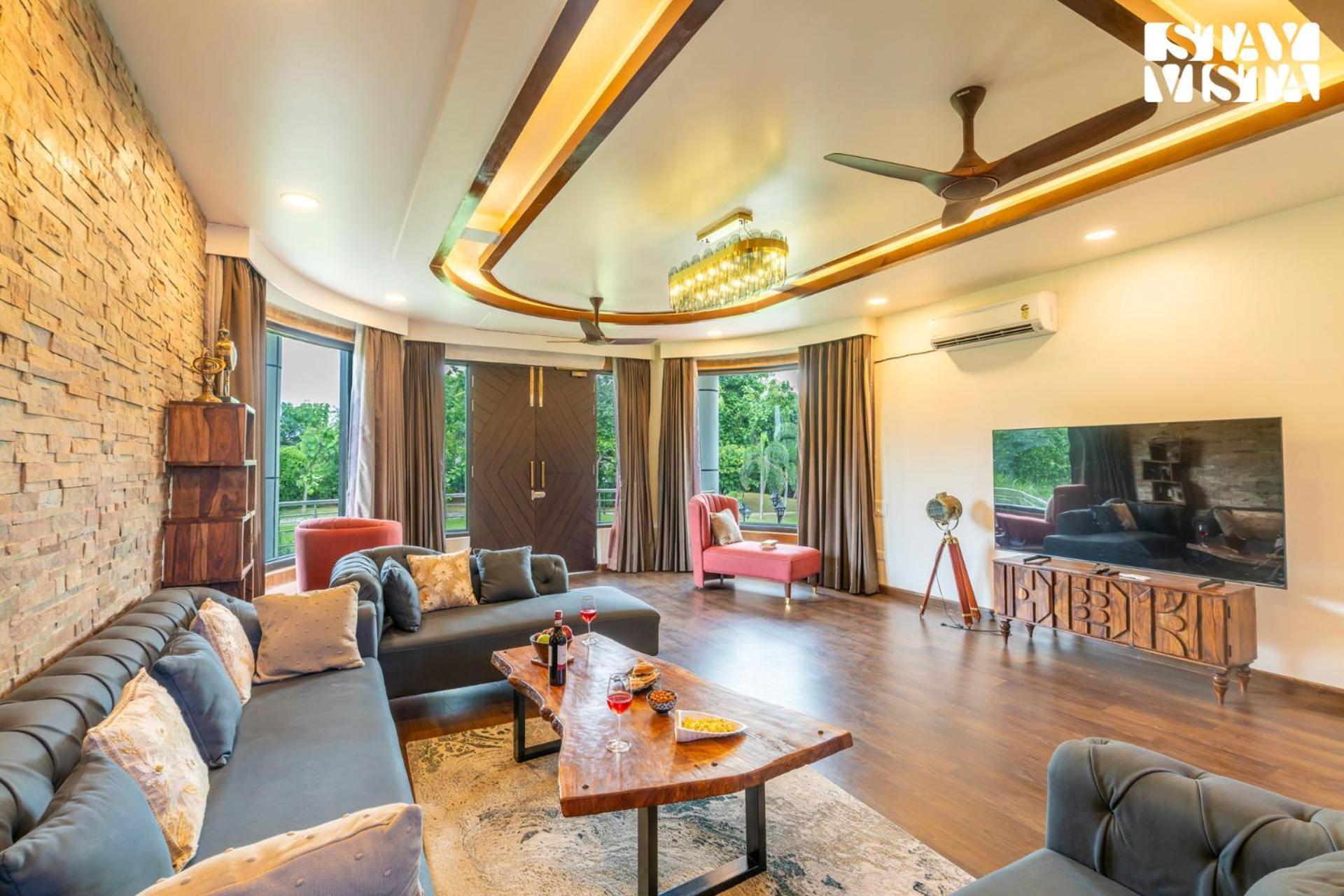Stayvista At Wandering Vines Indoor Pool 4Bhk Luxury Villa In Delhi Sohna Zewnętrze zdjęcie