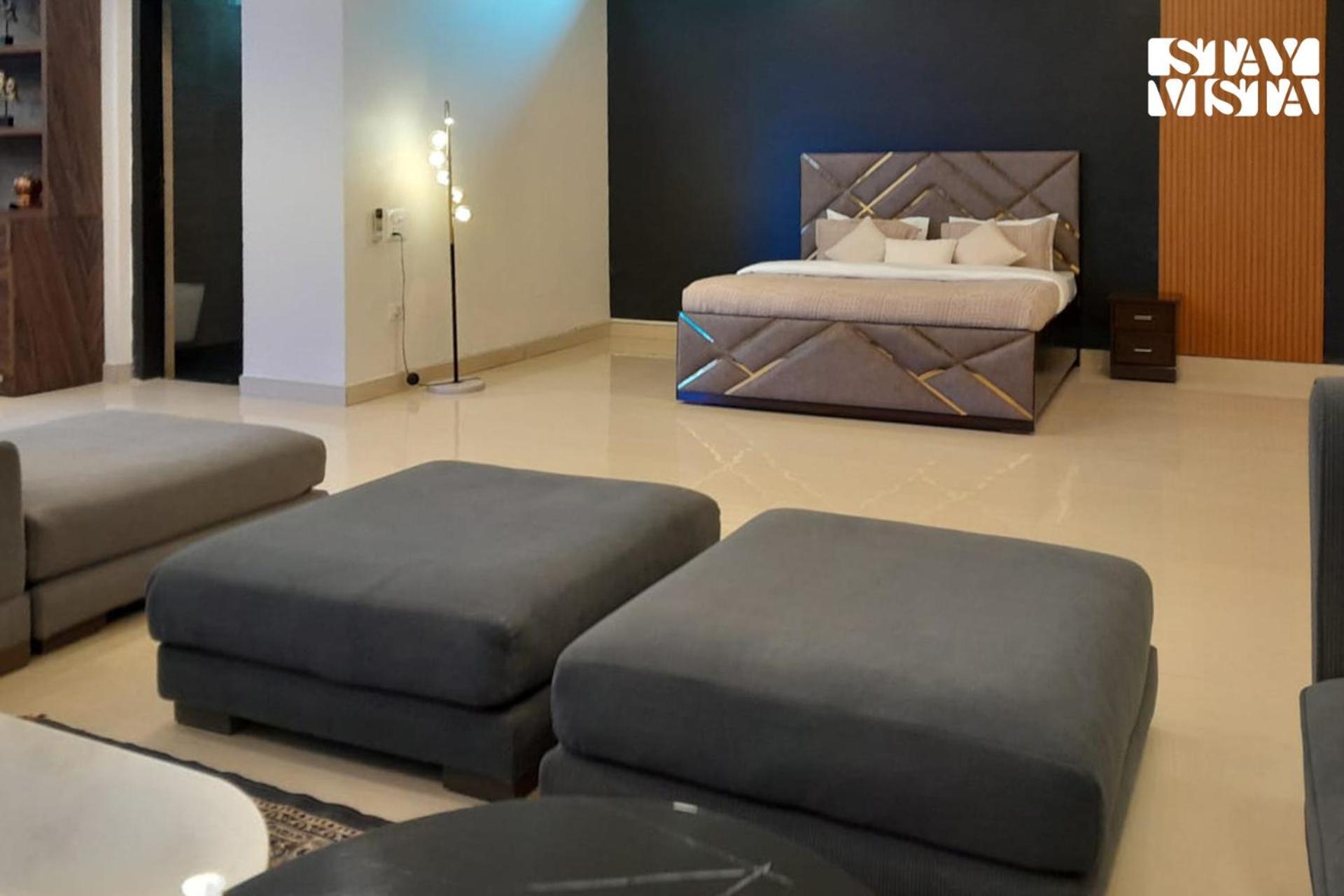 Stayvista At Wandering Vines Indoor Pool 4Bhk Luxury Villa In Delhi Sohna Zewnętrze zdjęcie